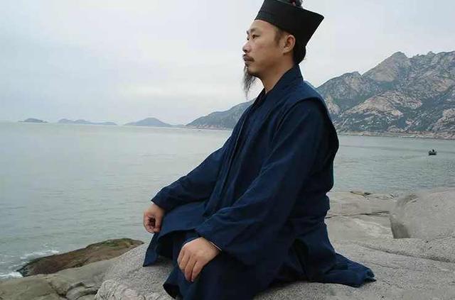 道士（道士夜仗剑）